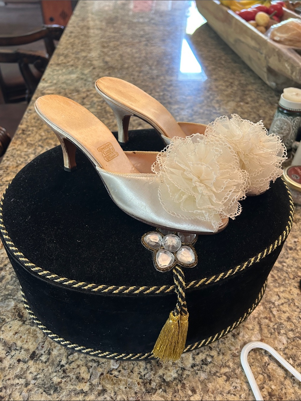 1960’s Daniel Green Ivory Satin Boudoir Mules Sz 6.5